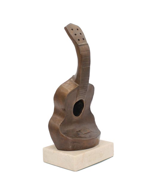 guitarra de bronce pequeña 2