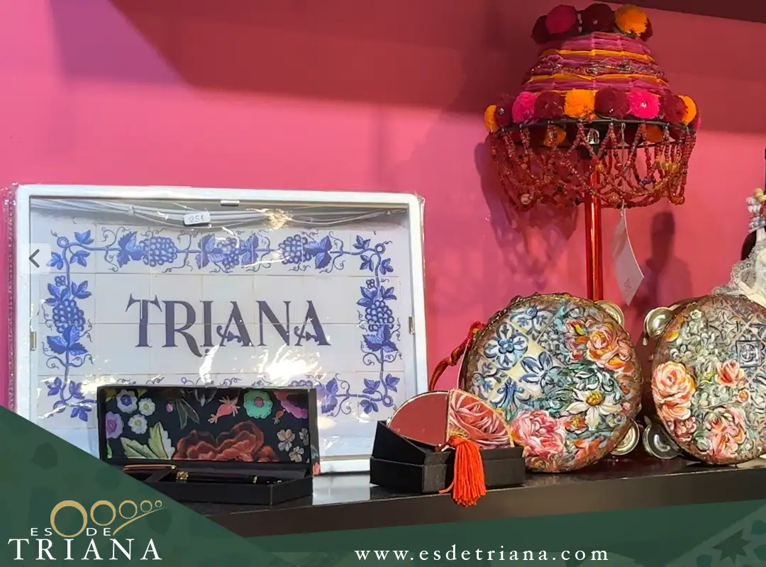 Artesanía en el Mercado de Triana Sevilla Artesanía en el Mercado de Triana Sevilla